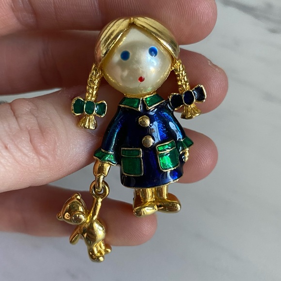 Vintage Little Girl with Teddy Bear Pin Brooch - Picture 4 of 12